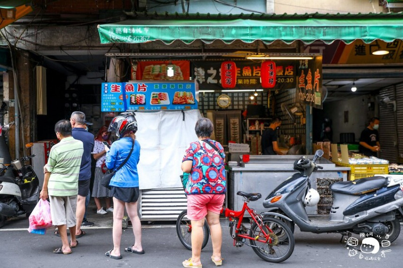 網友激推大台北平價生魚片推薦是這間！滿滿一盒竟然只要300元，難怪平日也在排隊啊！真的超便宜～