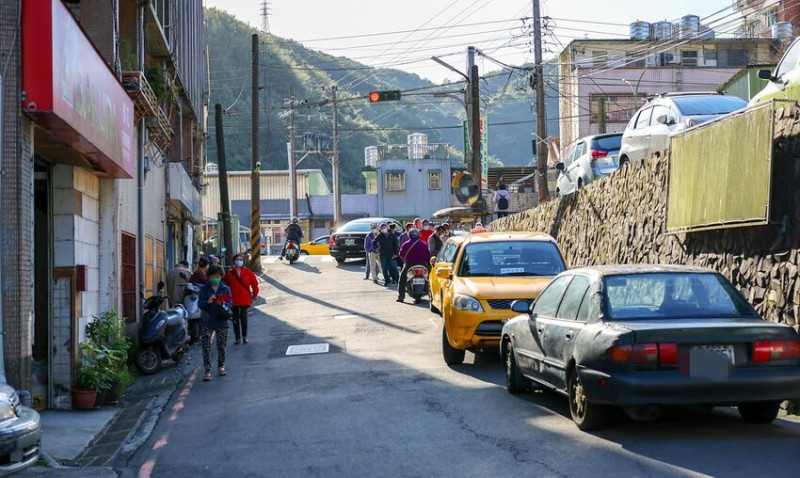 地點隱密只賣兩小時，在地人的隱藏版好吃麵線，只賣一種口味，下雨天不營業！