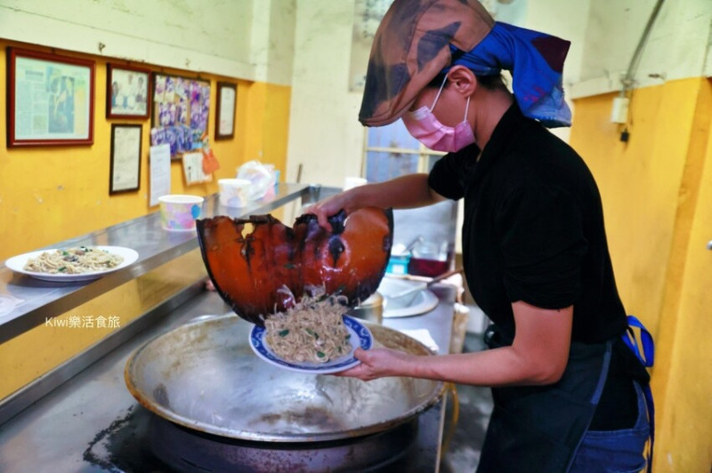 員林黃家鱟殼炒蚵仔麵｜員林美食活化石炒蚵仔麵吃過嗎？隱藏員林第一市場巷弄美食