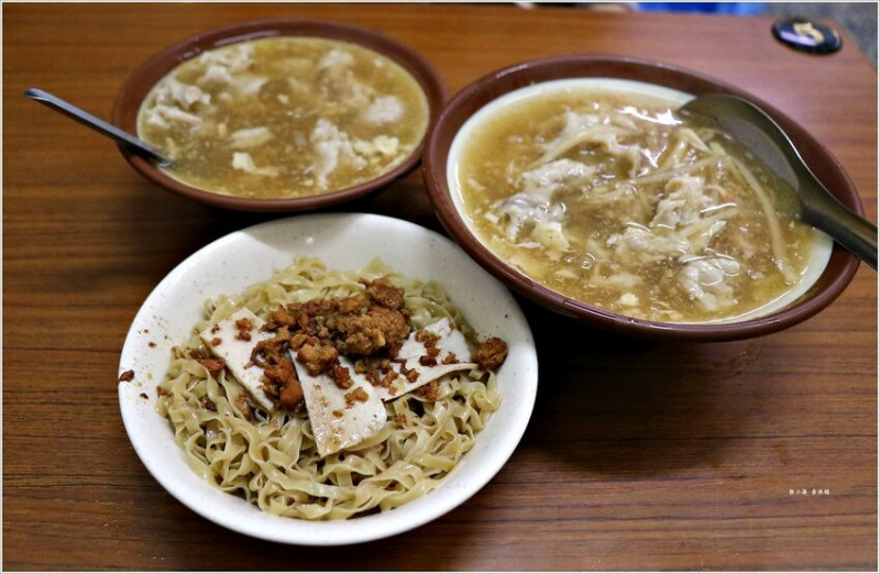 【高雄】三民市場阿萬意麵‧近一甲子的老味道，無人不知曉的老字號麵店