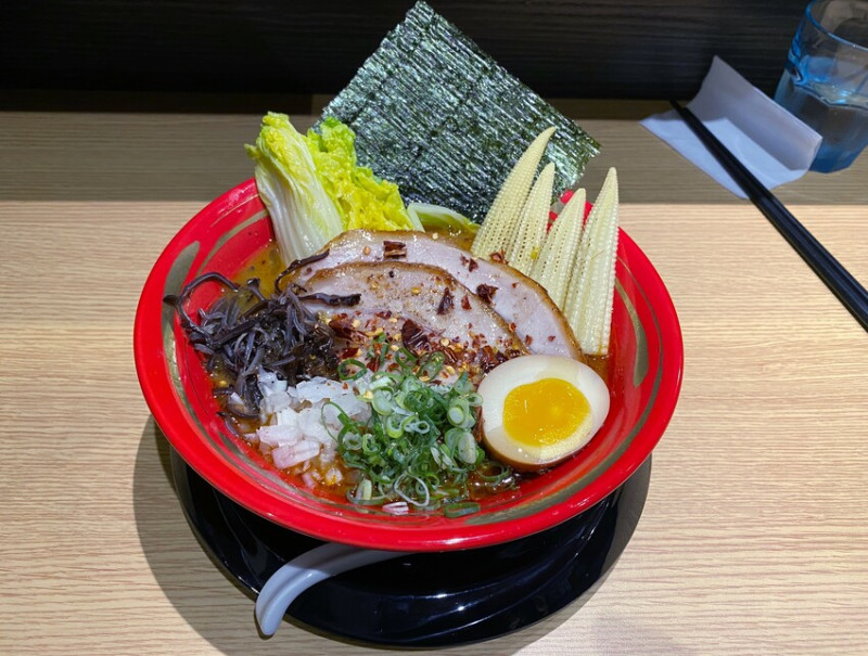 【台中 拉麵】獸道拉麵 獣の道 豚骨専門店，麻辣鍋口味的拉麵椒麻香氣令人欲罷不能的瘋魔