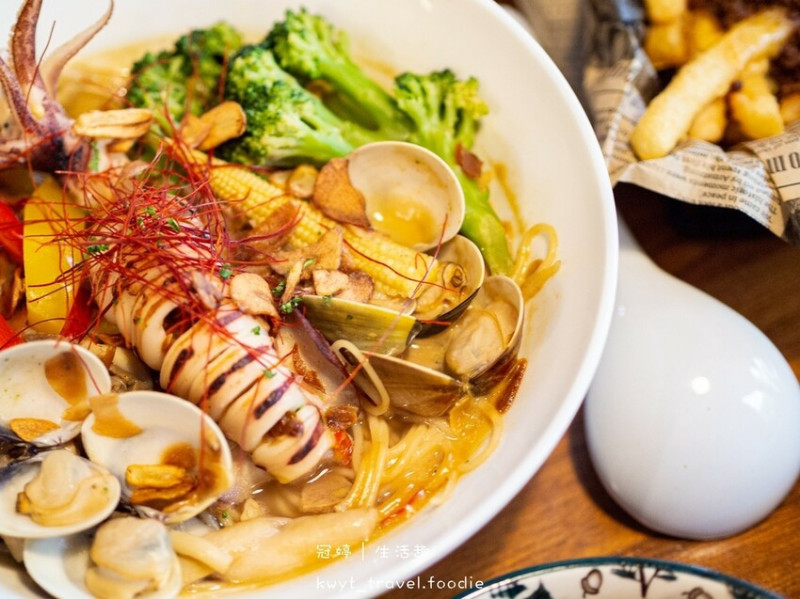 【小義樓Mini Trattoria】新興區異國料理推薦，高雄唯一義式湯麵，聚餐首選高評價質感料理│菜單