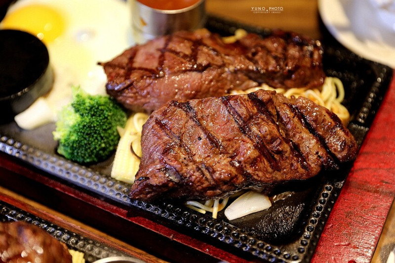 鬥炙原味炙燒牛排｜超肉慾排餐越嚼越香！平價濕式熟成牛肉 點排餐即享酥皮濃湯、沙拉及甜點、茶品。菜單價