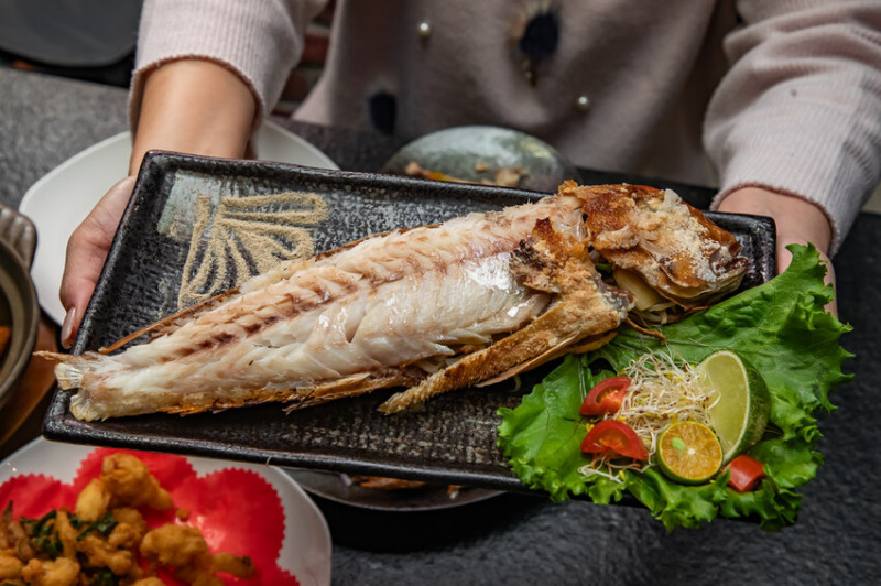 桃園市桃園區品炭焼き｜隱身豪宅區的超低調居酒屋！船釣烤鮮魚、熱炒超級厲害