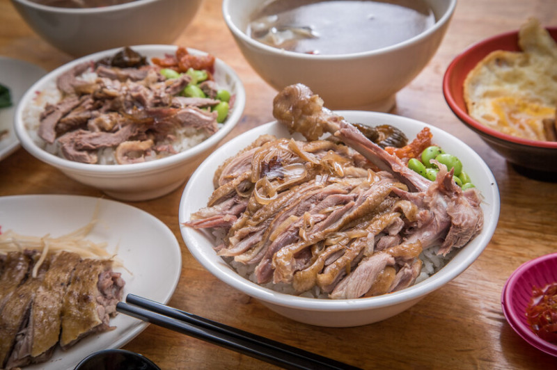 新北市樹林區鐘及美味斗六當歸鴨-樹林店｜整根鴨腿去骨切片鴨腿飯！當歸鴨湯還能無限續湯