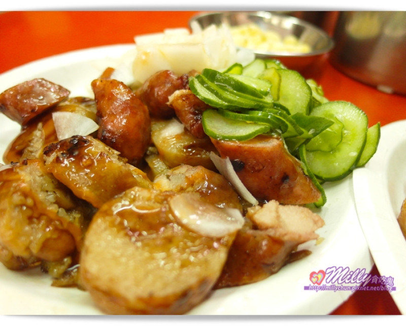 ◆高雄。鳳山區。食尚玩家推薦◆橋邊香腸攤(原國父紀念館橋邊)-大腸香腸之四大配菜免費吃到飽