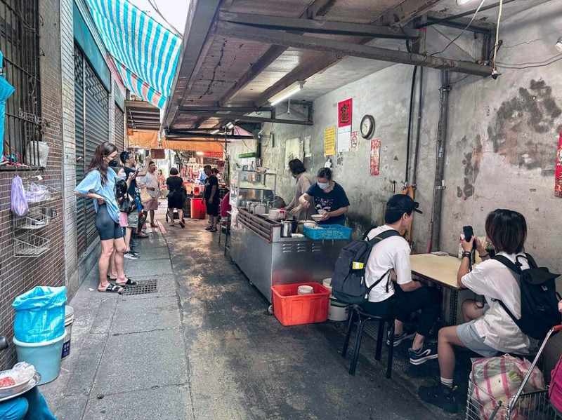藏很深！真正的菜市場巷弄美食，在地人才知道的巷仔內～榨菜肉絲麵尬餛飩