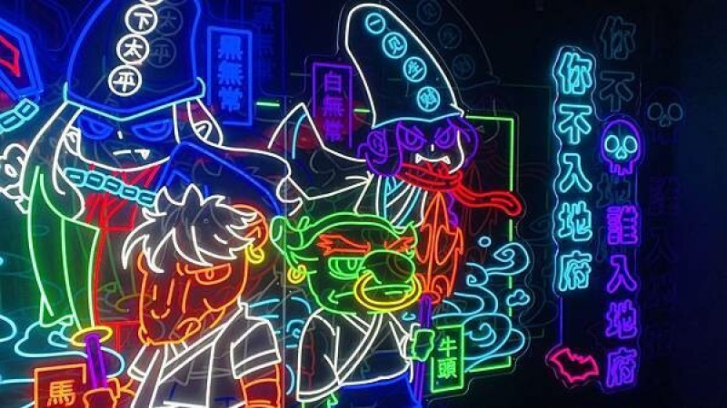 台中新開黑暗系餐廳【醉地府鐵鍋燉公益店】奈何橋陰間走一回/感受地府的用餐氛圍/招牌必點地府特調/品嚐人間地獄美食