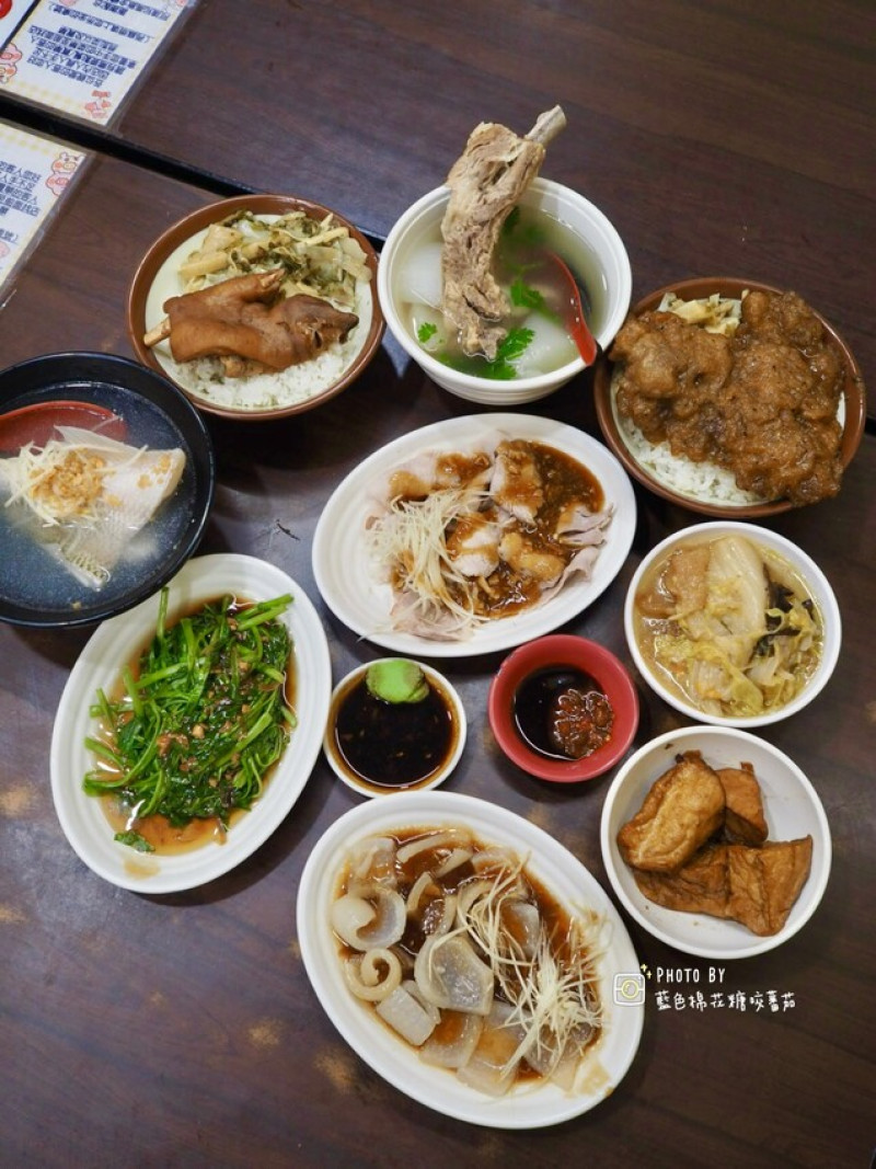 台北市萬華區台北萬華廣州街美食 ahong阿鴻知高飯鱸魚湯 擁有五十年以上歷史的老店，24小時營業 獨特古早味深受老饕喜愛