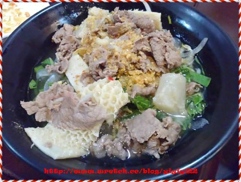 ♥♥♥『高雄。食』酸酸涼爽的好味道！超級下飯！【高雄自強路。阿蓮河粉】