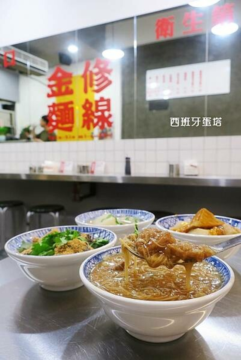 金修麵線｜台北通化夜市的古早味，沿襲鹿港麵線糊老店的好味道～更有不可錯過的豬血糕、甜不辣，一吃就愛上！