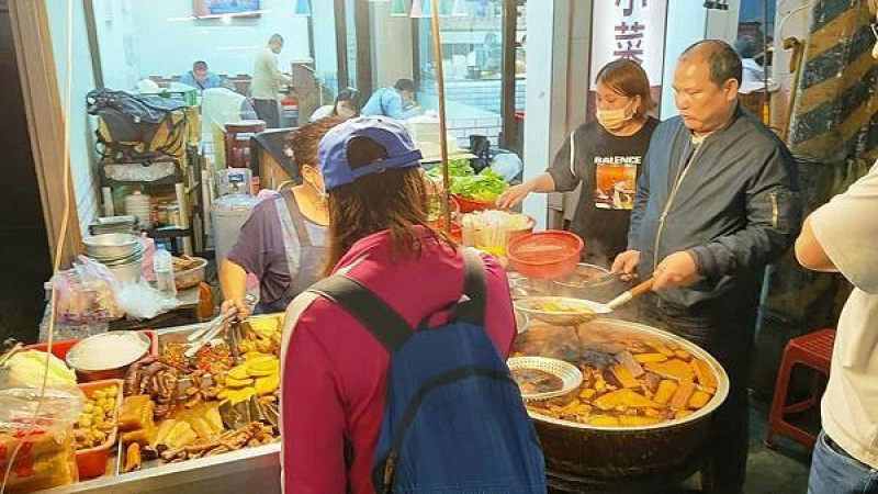 新北市板橋區三民路一段滷味｜沒有店名沒有招牌超便宜又好吃的豪邁滷味