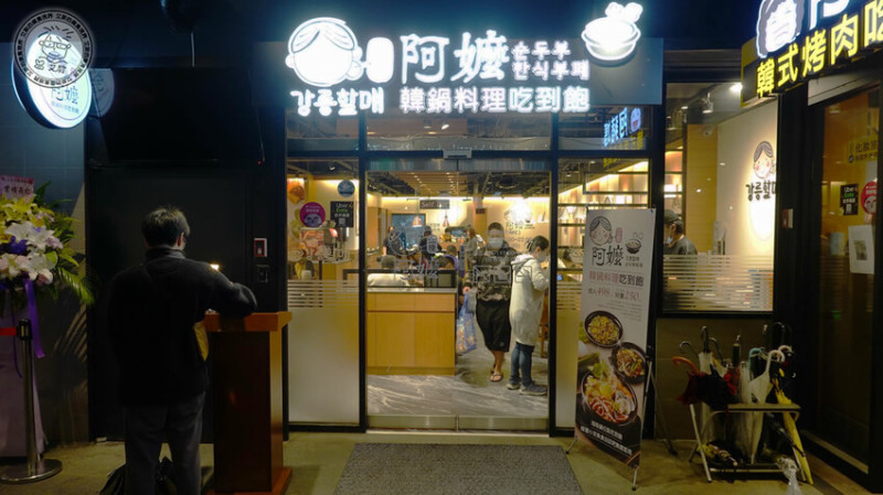 台北市萬華區【 韓式料理吃到飽 】【新開幕】不只有現點現煮的豆腐鍋外，還有菜包肉、辣炒豬、鐵板牛以及20幾種韓式家常