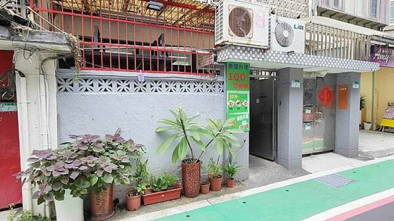 台北市中山區銀魚泰國料理｜超佛心價泰式料理１００元，白飯、泰式奶茶、椰漿西米露無限量吃到飽