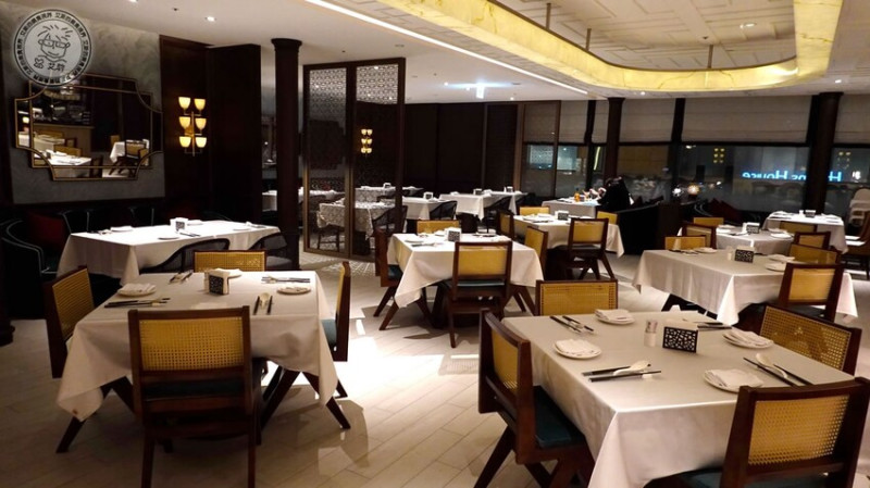 台北市信義區【 飯店年菜 】除夕過年想在飯店舒服吃年菜的朋友可以來試試「弈夢紅樓」粵菜餐廳推出龍躍金喜盛宴，真材實