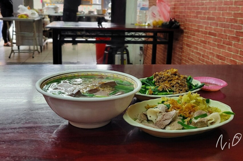 [嘉義東區]豬血王子 豬血專賣店(原和平路豬血湯)。肝連肉切盤/豬血湯/清燙韭菜。少油美味傳統小吃