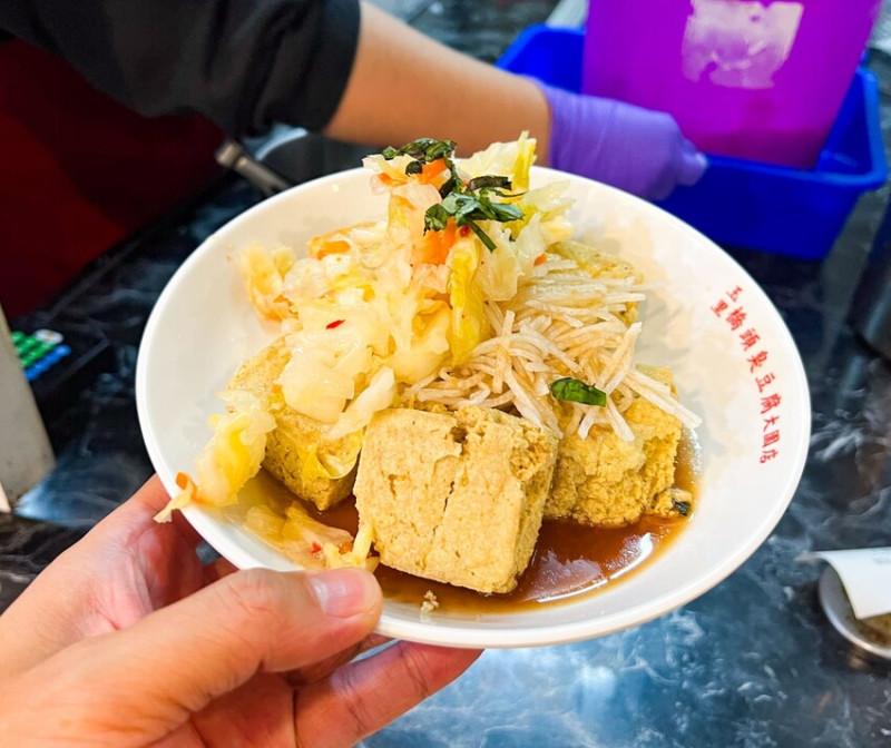 桃園市大園區玉里橋頭臭豆腐 (大觀店)｜一盤要價百元的臭豆腐依然讓人趨之若鶩！網友們譽為最強臭豆腐