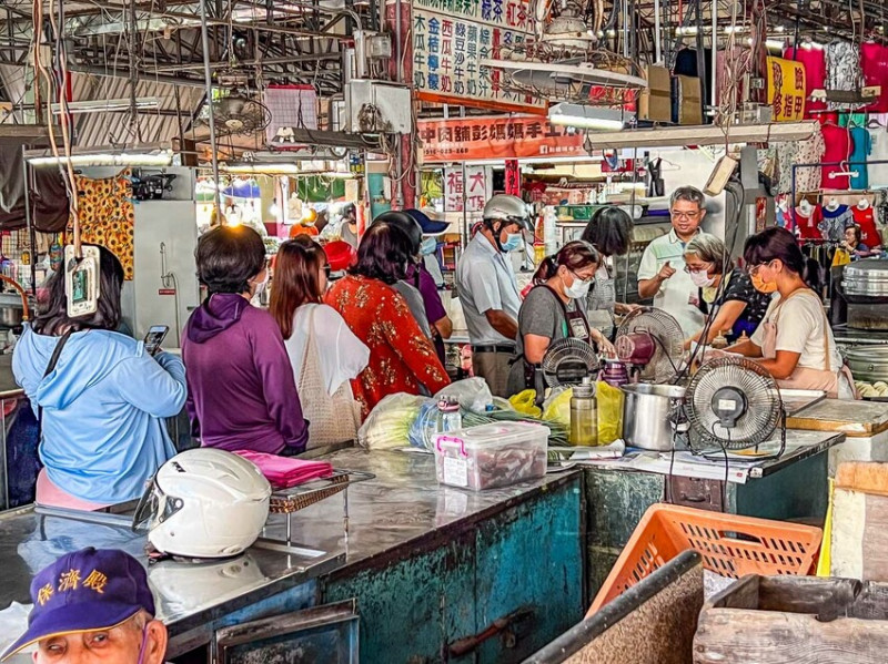 高雄市左營區左營地瓜菜包｜一週只賣了兩天，最快兩小時完售！滿滿餡料的阿嬤手工地瓜包