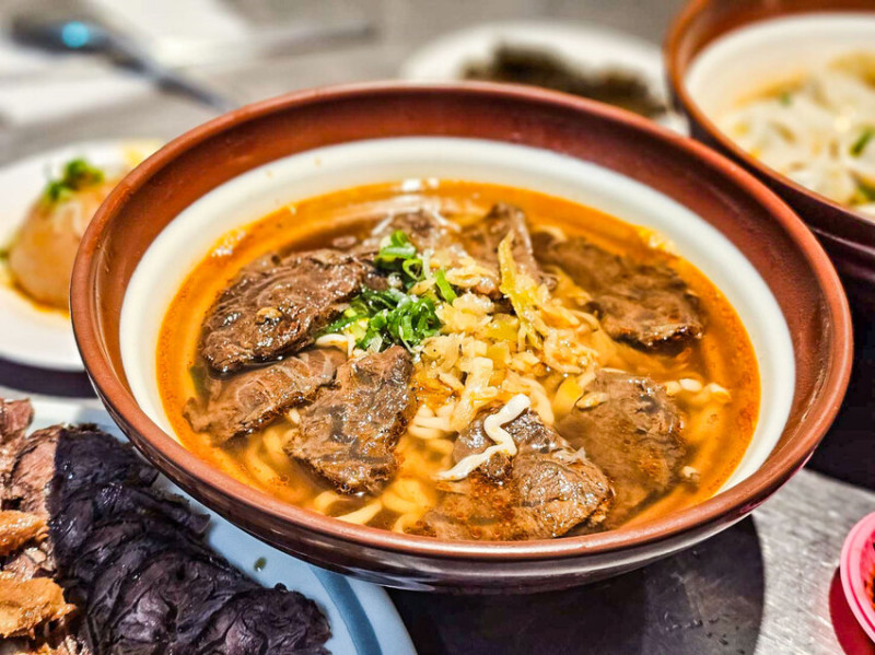 桃園市桃園區聚豐軒老劉原汁牛肉麵｜老饕私藏不說！傳承三代老字號原汁牛肉麵店
