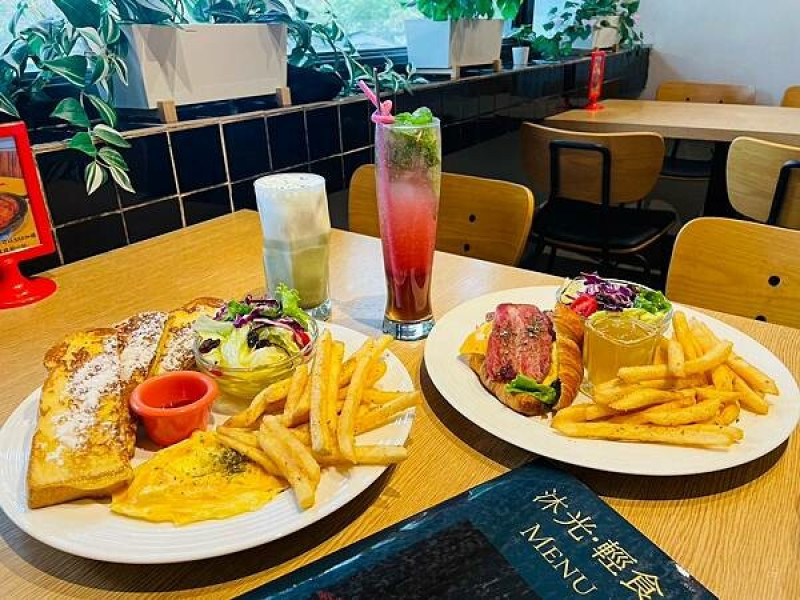 2024高雄早午餐推薦【沐光.輕食】自在享受特別的悠閒早午餐，美好的滋味能蘊留伴隨讓整天都是好心情~