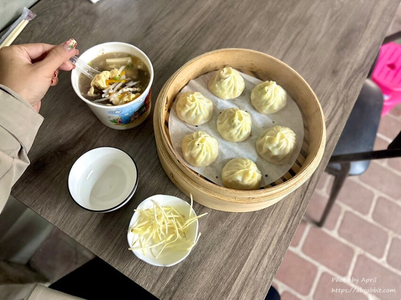 台中市北屯區北屯市場美食-二壹巷湯包，在地人都不知道的市場內小籠湯包店