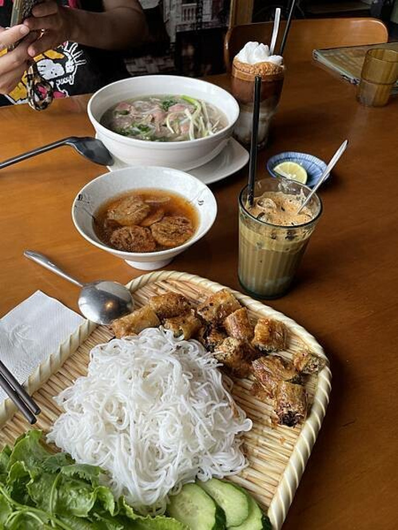 桃園市中壢區桃園中壢-火車站前道地越南小吃-1981 cafe