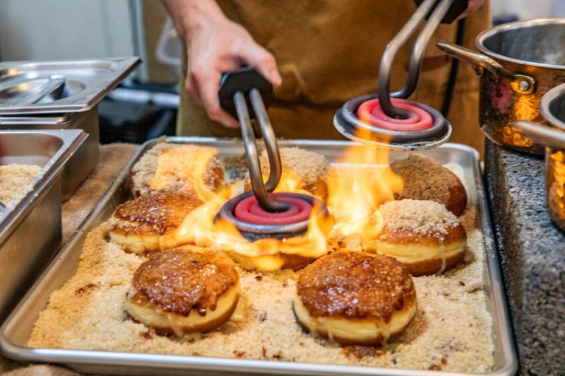 嘉義市東區玩玩甜甜圈｜超浮誇會噴火的甜甜圈！全台唯一火燒甜甜圈