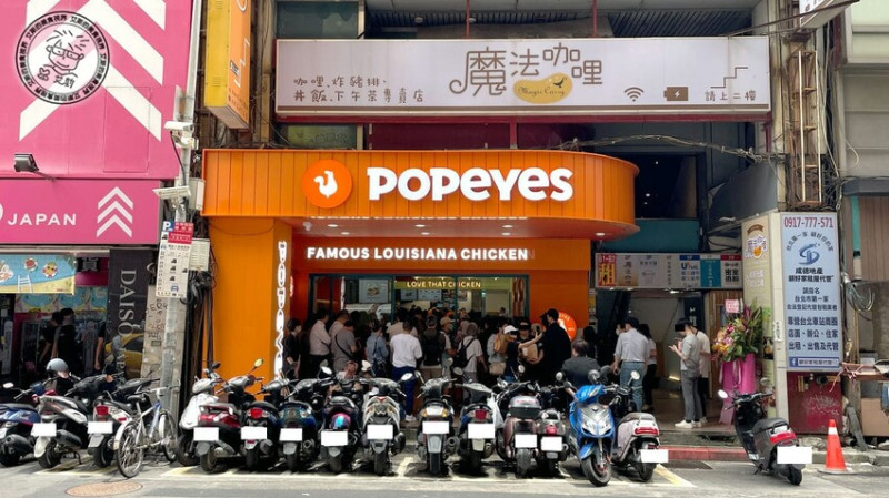台北市中正區【 美式炸雞 】炸雞控必衝！美國超紅Popeyes炸雞插旗台北車站商圈，連碧昂絲、金卡戴珊都瘋狂熱愛的勁厚布