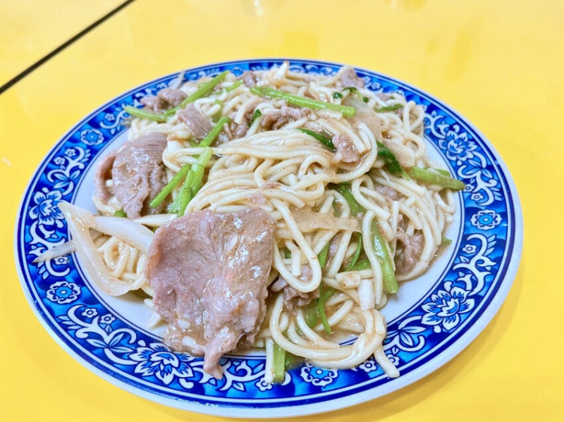 台北市士林區士林夜市美食 耀中小炒店 平價台式熱炒料理小吃 適合小酌聚會 巷仔內的饕客才知道的隱藏版快炒美食