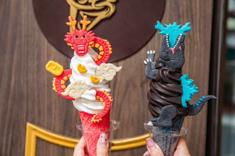 新北市淡水區酷礦美式冰淇淋淡水店｜拿在手上就是威風！超炫砲噴水哥吉拉、紅色神龍霜淇淋