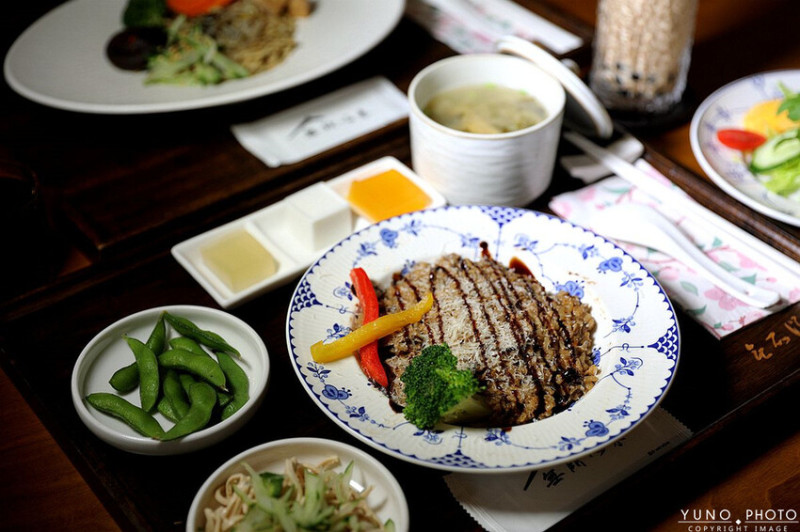 南投縣埔里鎮IG夯爆！超好拍立體車站彩繪牆、塗鴉休憩區 蔬食套餐、下午茶｜無所從來蔬食文創館（埔里必吃蔬食餐廳）