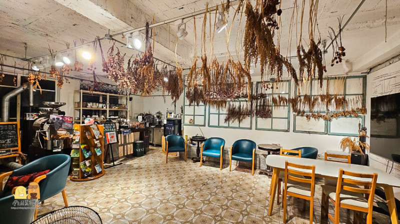 新北市淡水區新北無所事事就淡水咖啡廳，24小時附插座的無人咖啡廳，全自助結帳的良心商店