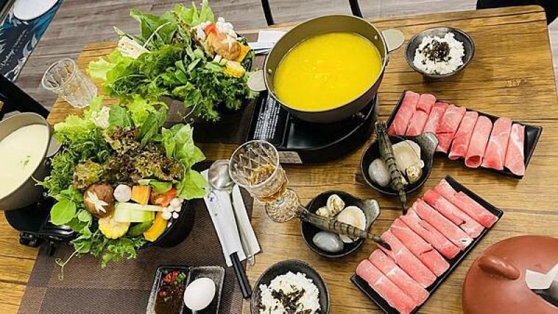 阿里山必吃火鍋！超澎湃海陸火鍋 高山蔬菜每日現採，套餐只要499元起。