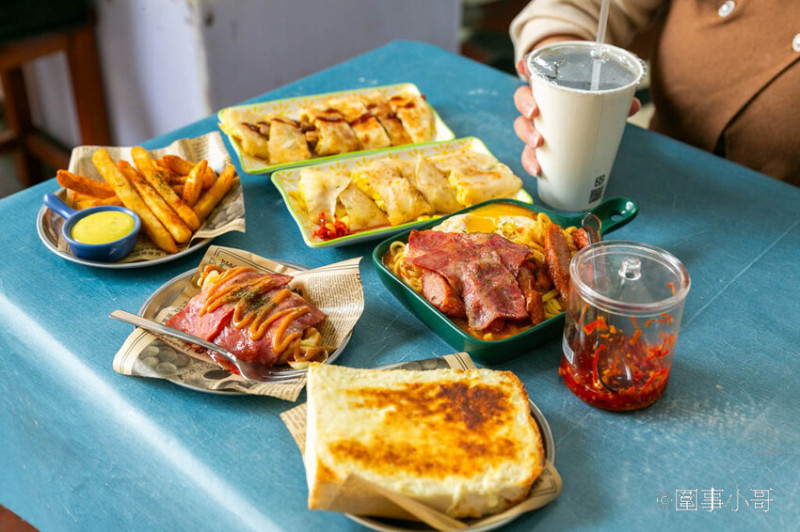 宜蘭蘇澳馬賽早餐-BONBONBRUNCH～很推薦這裡的脆皮蛋餅還有薯條，招牌的可頌鬆餅也很美味～還有超豐盛的麵麵套餐～