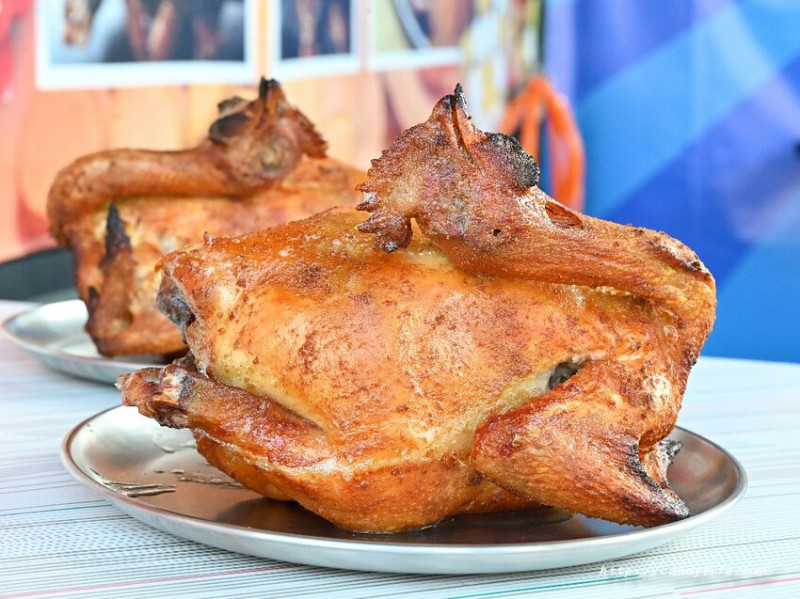 吃雞會社｜台南爆紅烤雞進軍台中！金黃脆皮，鮮嫩多汁，還有鹽烤胡椒魚也超爆汁 - 糖糖's 享食生活