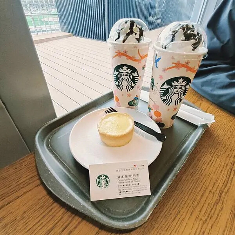 台中星巴克清水站3樓門巿~重新裝修後的清水服務區~全新的視覺享受~