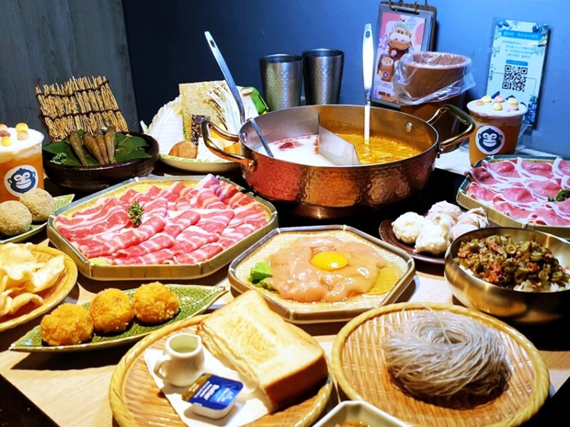 鍋泰暖｜員林最強泰式鍋物 火鍋控必朝聖 叻沙、肉骨茶湯底超濃郁 還有爆漿蝦球等你來試！ - 小企鵝生活趣