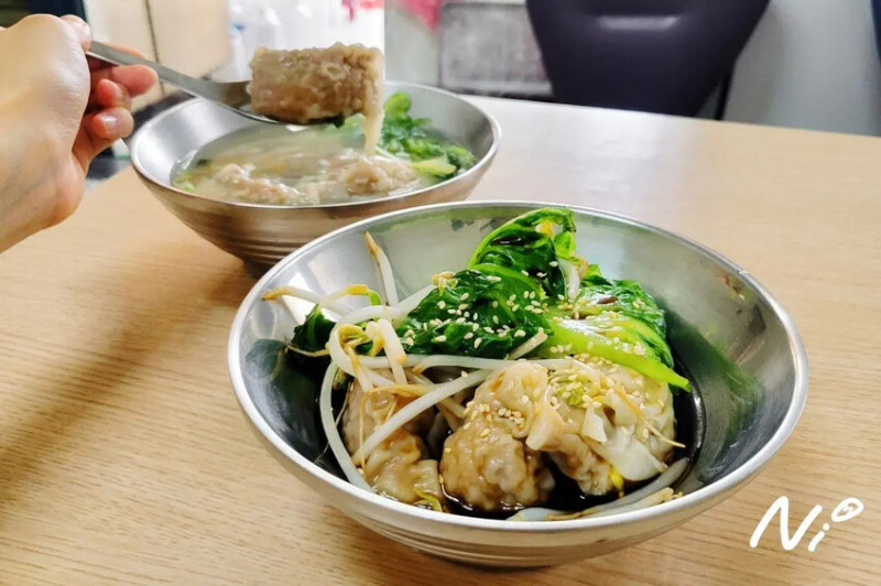 [屏東市]美美的鮮蝦大餛飩。原味大鮮肉抄手&鮮蝦大餛飩湯