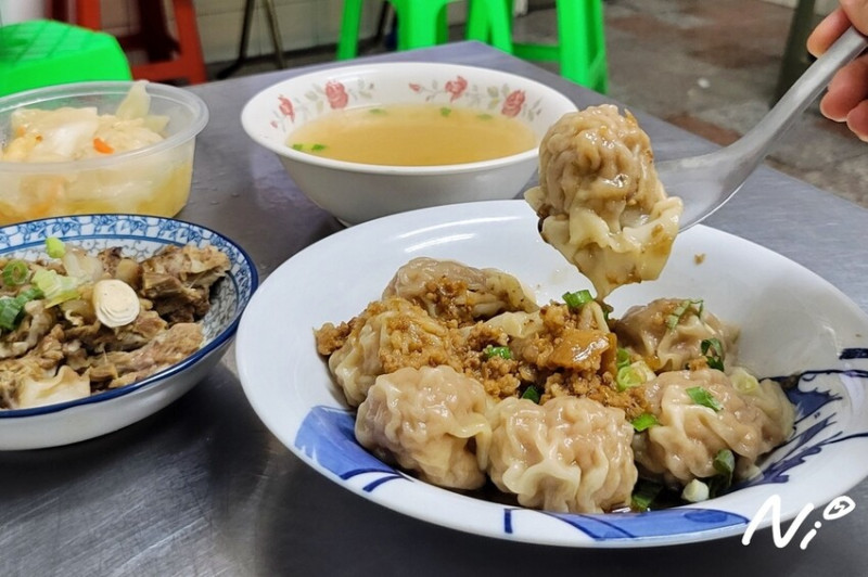 [高雄三民]喜峰街夜市溫州餛飩大王。乾拌餛飩抄手/骨仔肉/台式泡菜 #高雄車站