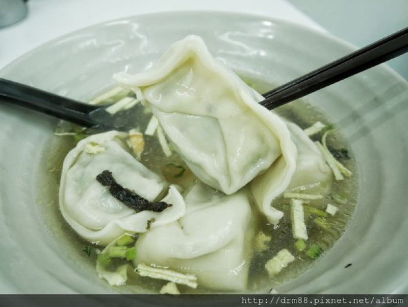 台北 趙記菜肉餛飩/桃源街老店，餛飩比水餃還要大顆