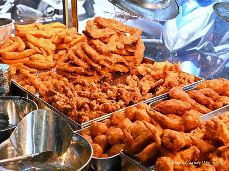 正騰和炸雞｜水湳市場超夯炸雞店！早上11點一開攤就排爆，這樣買最划算！ - 糖糖's 享食生活