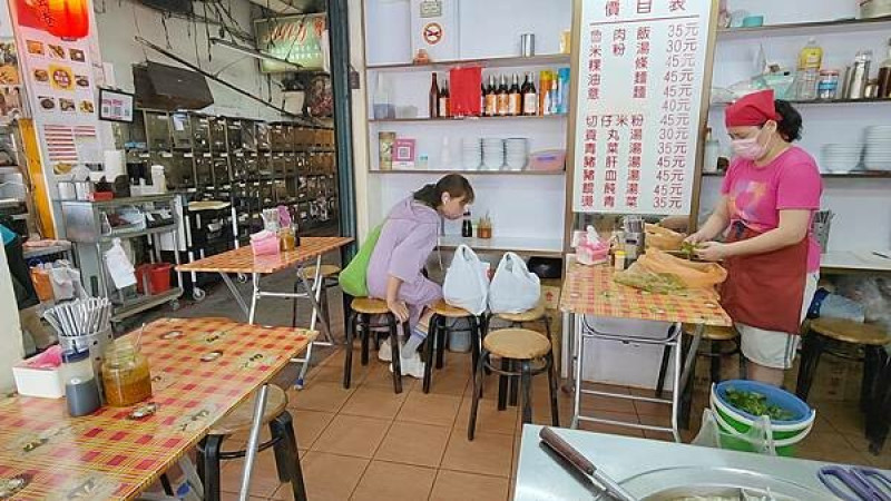 【台北美食】信維市場米粉湯｜大安捷運站附近最受歡迎的米粉湯