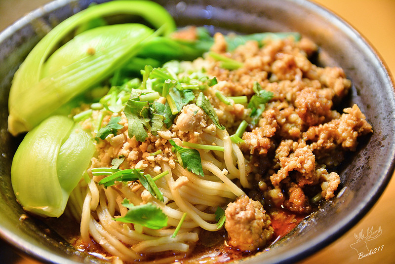 麻醉坊:川味擔擔麵,雞湯,燒烤,中式料理麵食小吃,台北永康街東門站美食