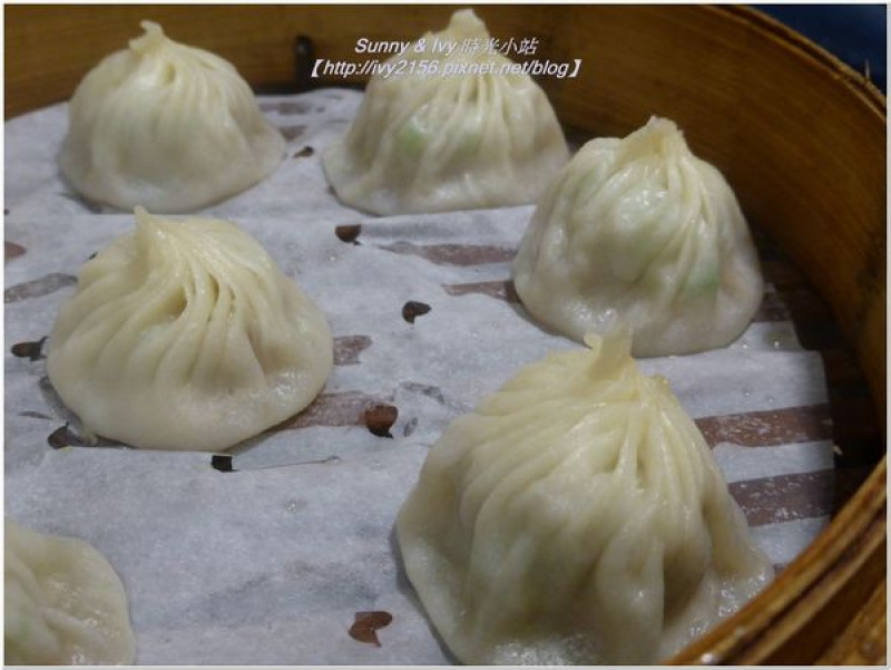 【台北大安食記】盛園絲瓜小籠湯包。廣受日本人喜愛的湯包