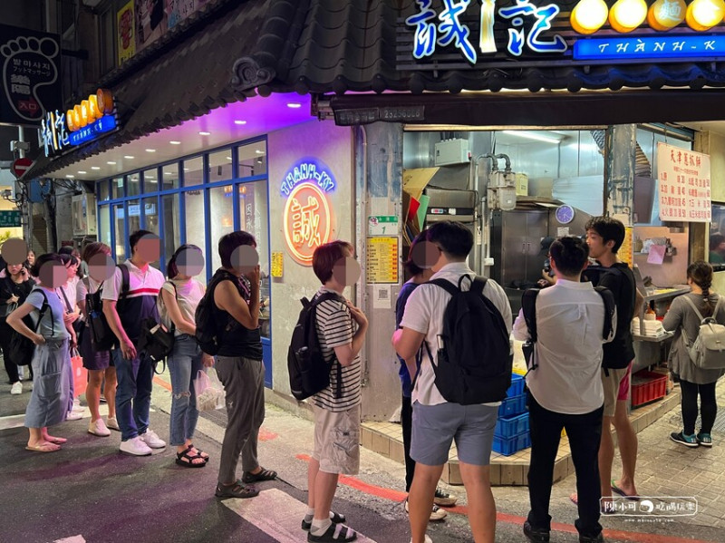 這間蔥抓餅超夯，每次經過都在排隊！觀光客超夯小吃推薦～