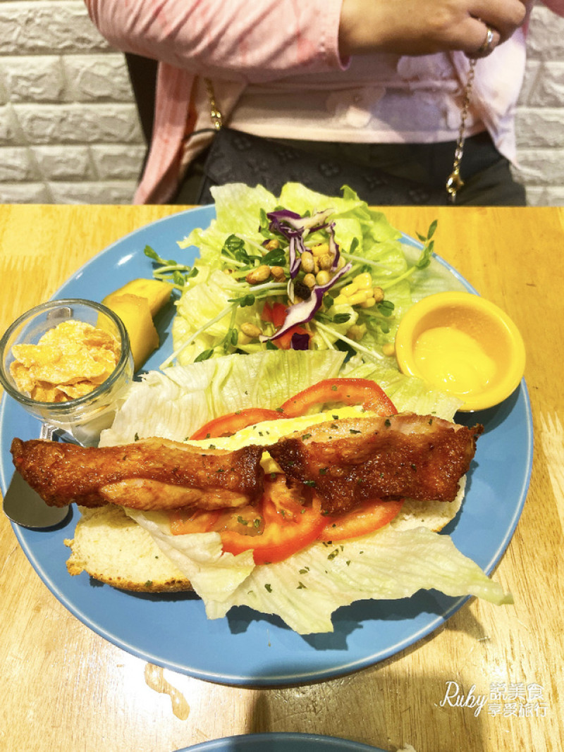 【板橋新埔站美食】Yummy Brunch 雅米早午餐新埔店｜三餐都可以吃到的早午餐，份量HAN足夠價格也不貴的板橋早午餐(附菜單)