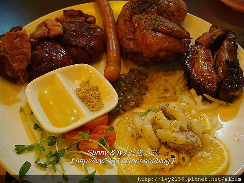 【永和食記】永力旺德國豬腳（台北永和店）。救命啊！被胡桃鉗娃娃給包圍住了