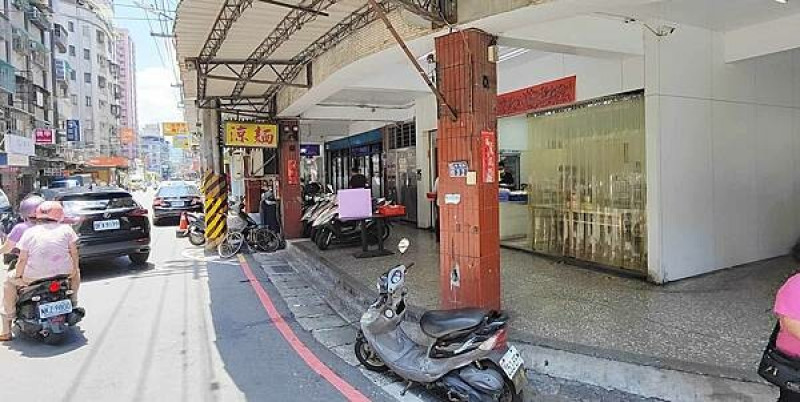 在地人一定知道的超強名店！用餐時間還會大排長龍的超人氣店家～！遠近馳名的好味道，讓人一吃就會上癮，還