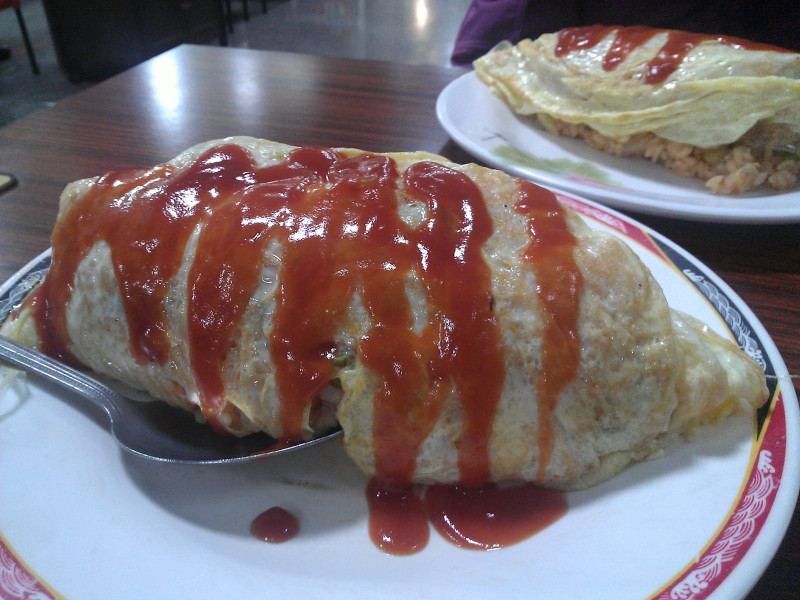 微酥的蛋包口感 ~ 台中南區忠孝夜市"夜夜見來蛋包飯"