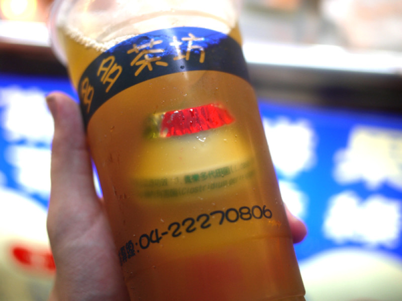 
【台中一中街】神秘的多多茶坊-傳說中的特調養樂多綠茶
